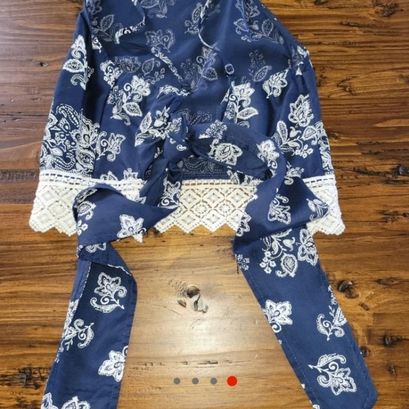 GUESS /ABERCROMBIE AND FITCH - Picture 8 of 12